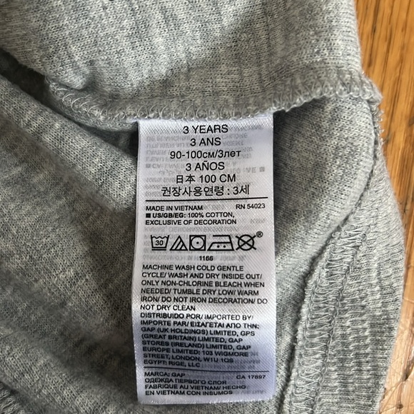 Gap NWT Red Chest Stripe Lightweight Gray Thermal - Picture 6 of 8